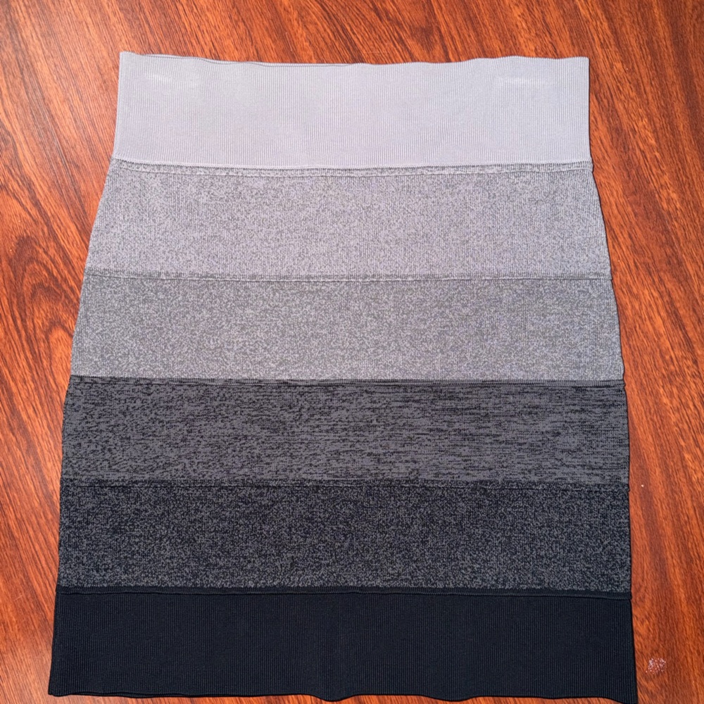 BCBGMaxAzria Gray Ribbed Knit Top